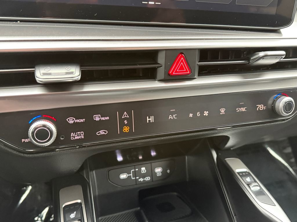 Used 2025 Kia Sorento EX image 17