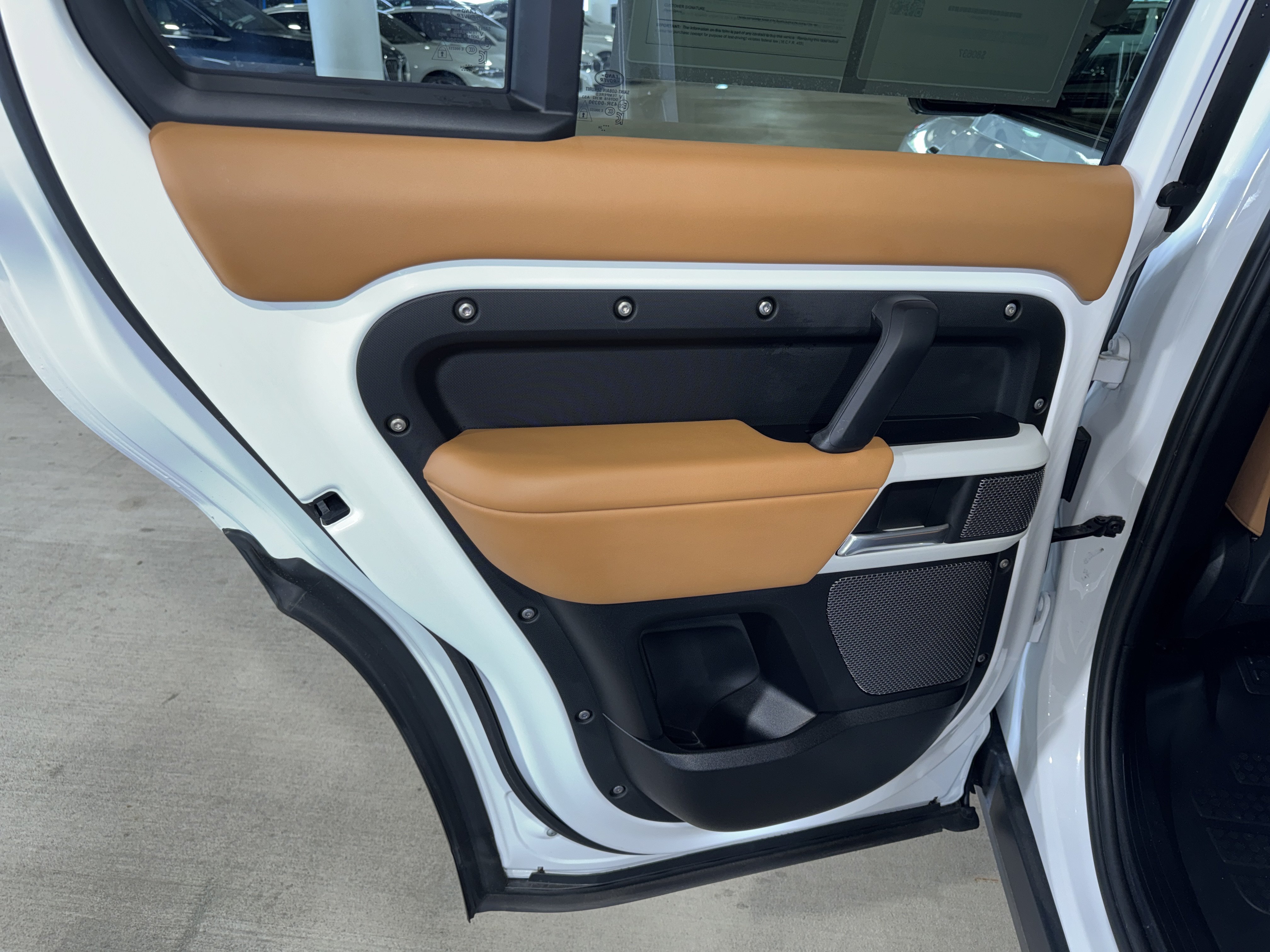 Used 2024 Land Rover Defender 110 SE AWD/4WD image 16