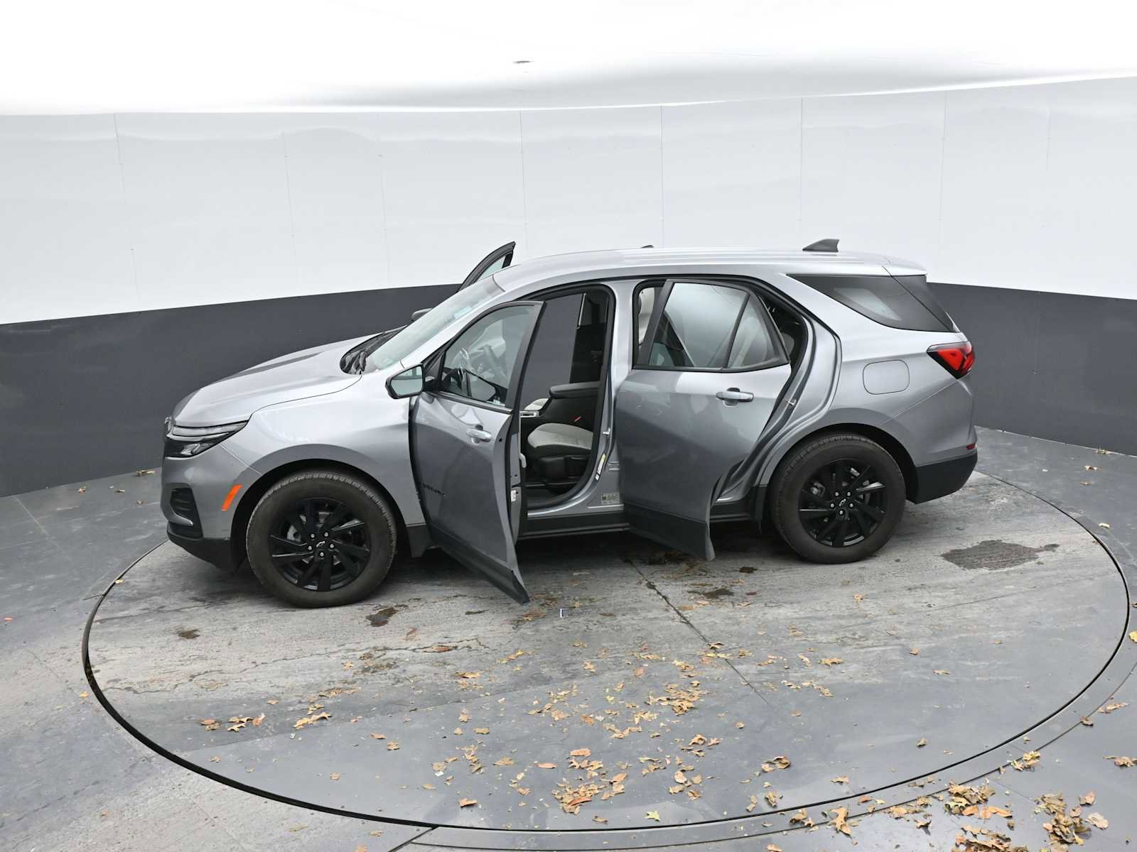 Used 2024 Chevrolet Equinox LS w/ Sport Edition image 41