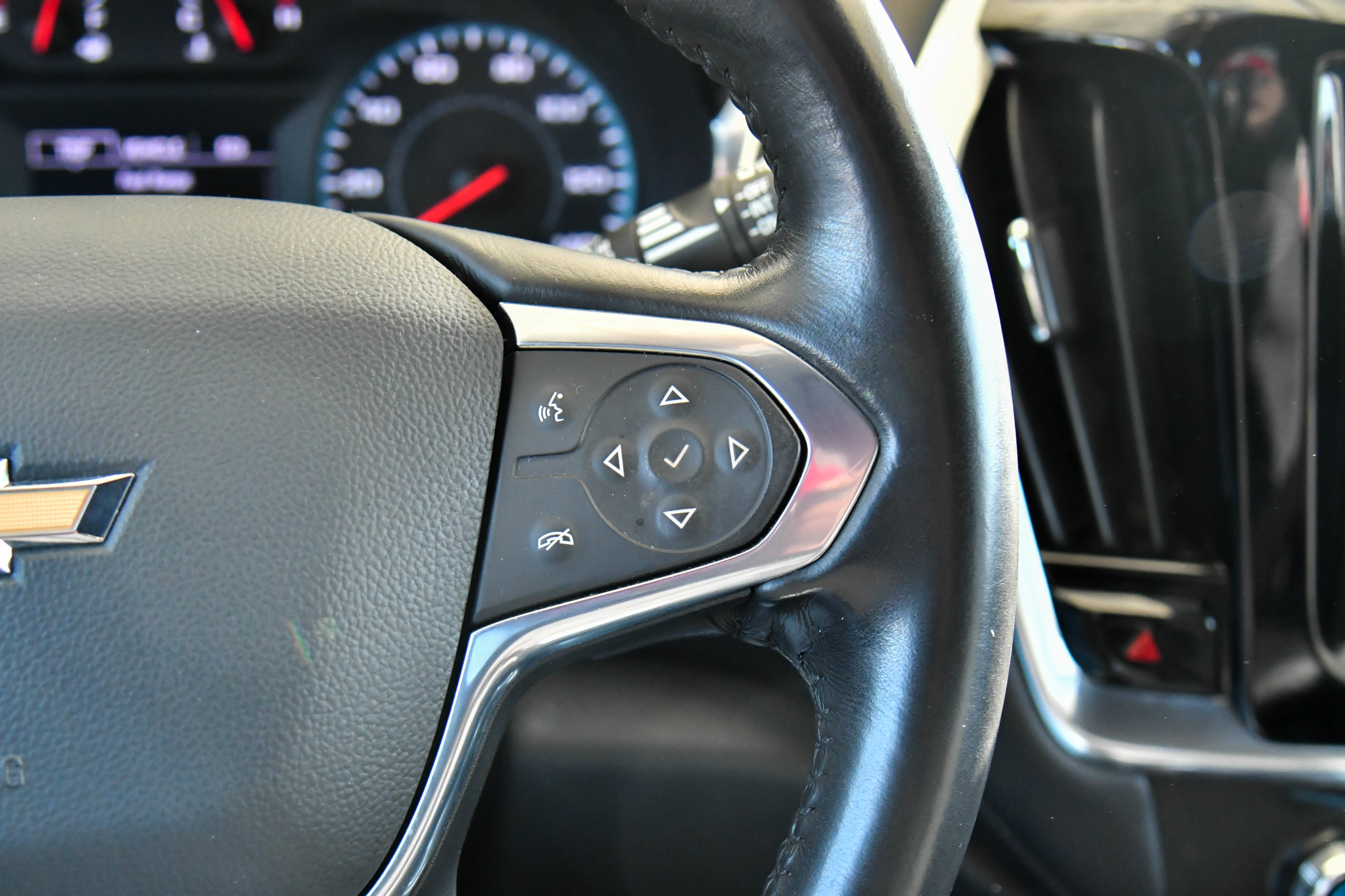 Used 2022 Chevrolet Traverse LT image 28