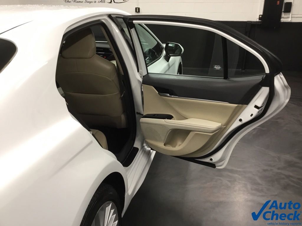 Used 2020 Toyota Camry XLE image 32