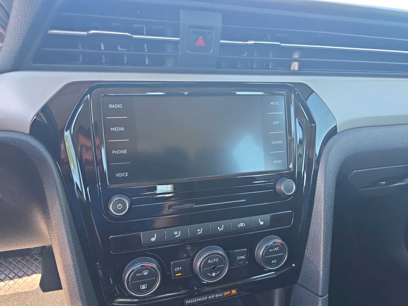 Used 2020 Volkswagen Passat 2.0T SE image 12