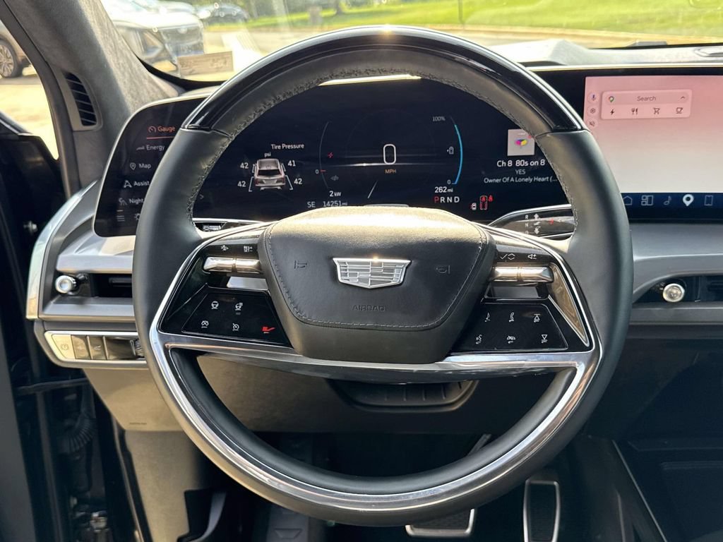 Certified 2026 Cadillac Vistiq Platinum AWD/4WD image 31