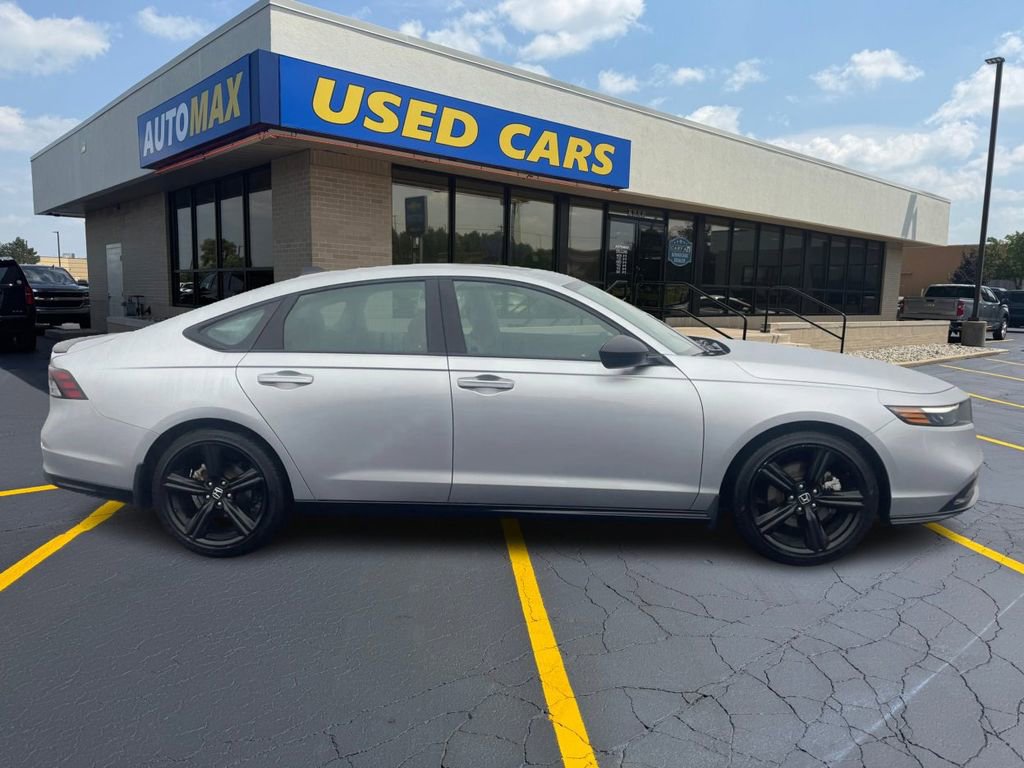 Used 2024 Honda Accord Sport image 2
