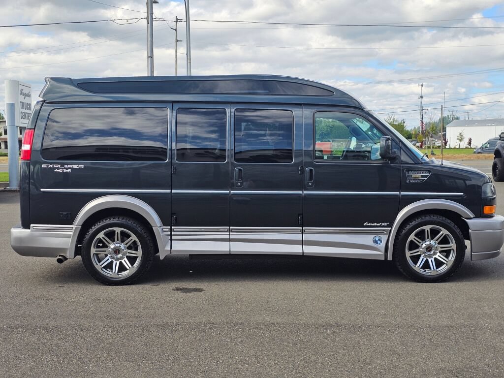 Used 2017 GMC Savana 2500 RWD image 6