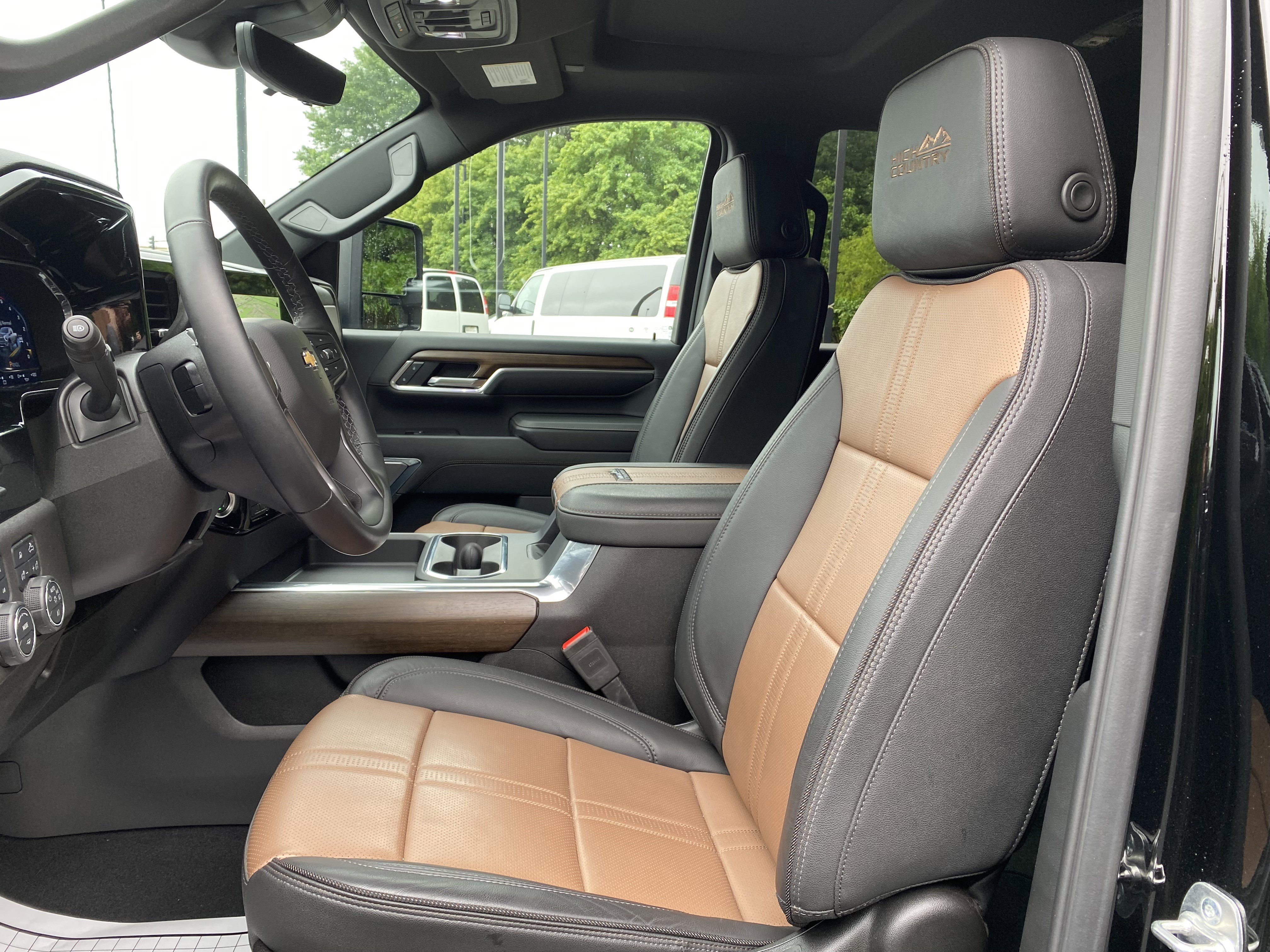 Used 2025 Chevrolet Silverado 2500 High Country w/ High Country Premium Package AWD/4WD image 17