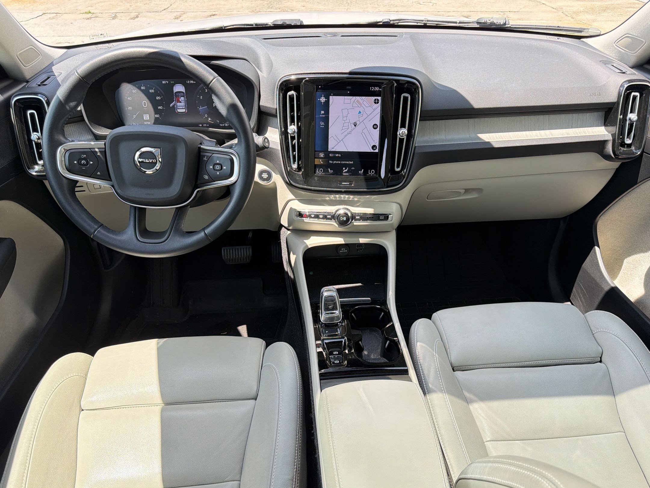 Used 2021 Volvo XC40 T4 Inscription w/ Climate Package FWD image 16