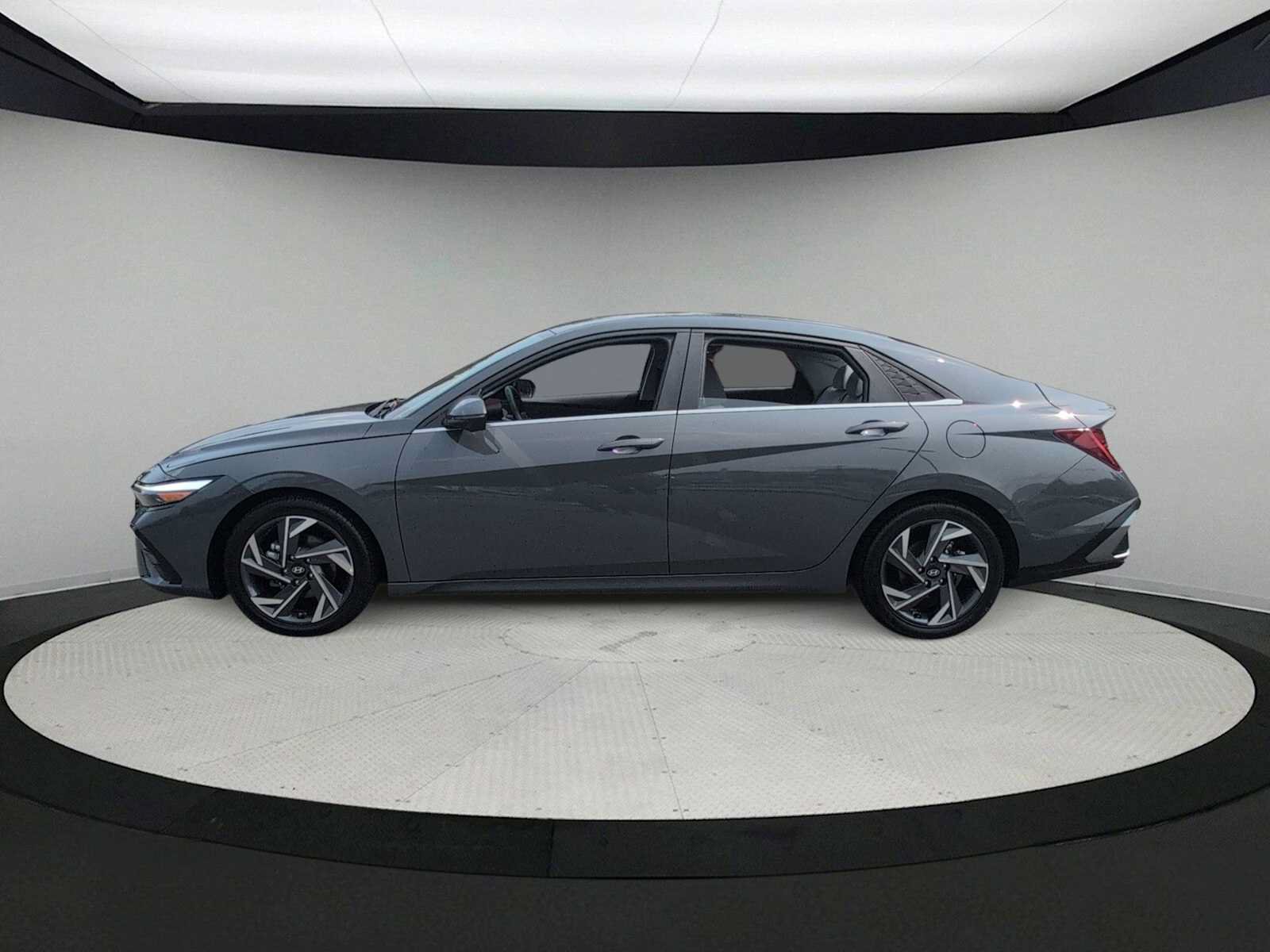 Used 2024 Hyundai Elantra Limited FWD image 5