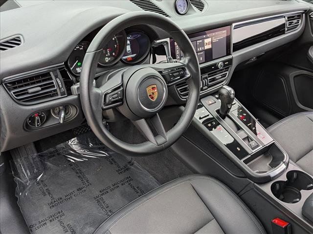 Certified 2023 Porsche Macan image 4