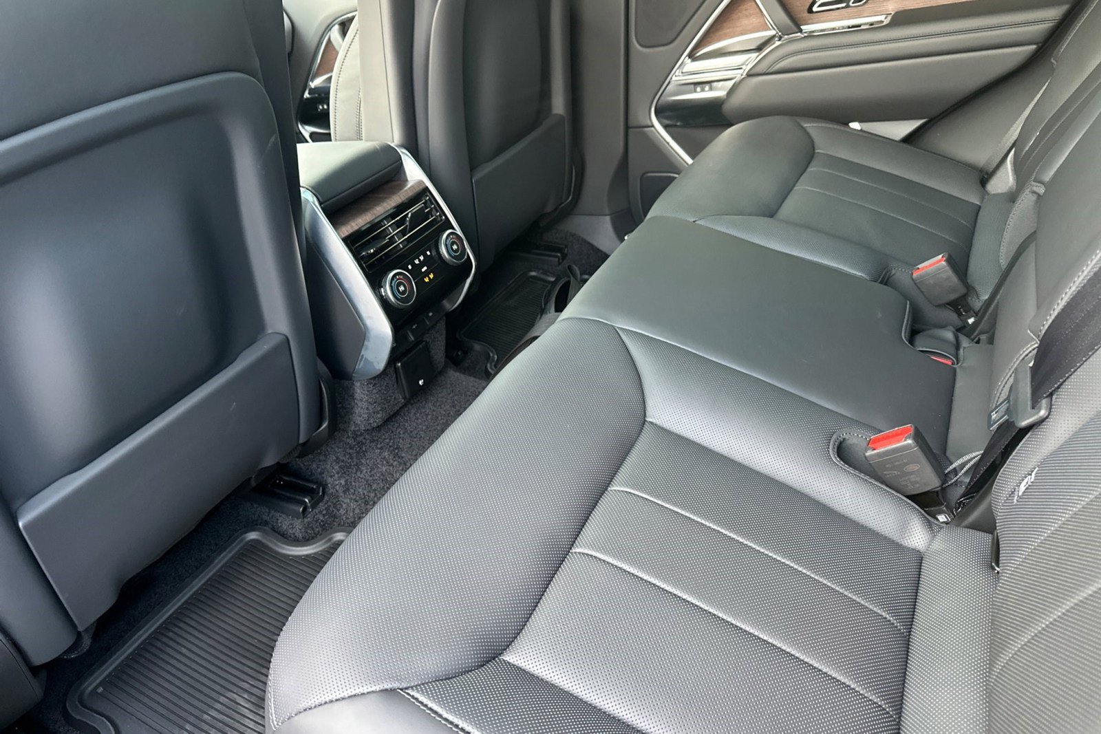 New 2025 Land Rover Range Rover SE image 15