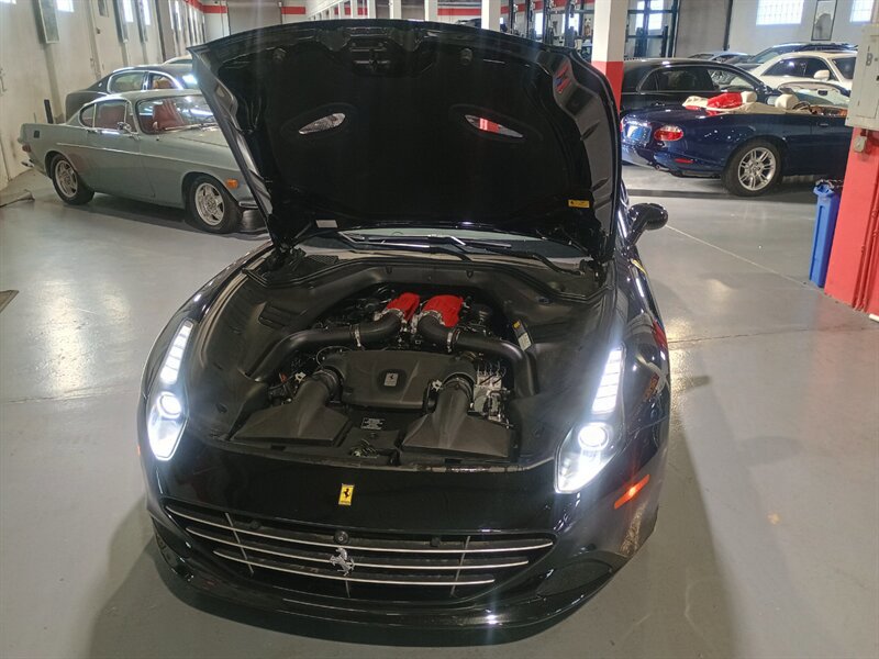 Used 2018 Ferrari California T RWD image 36