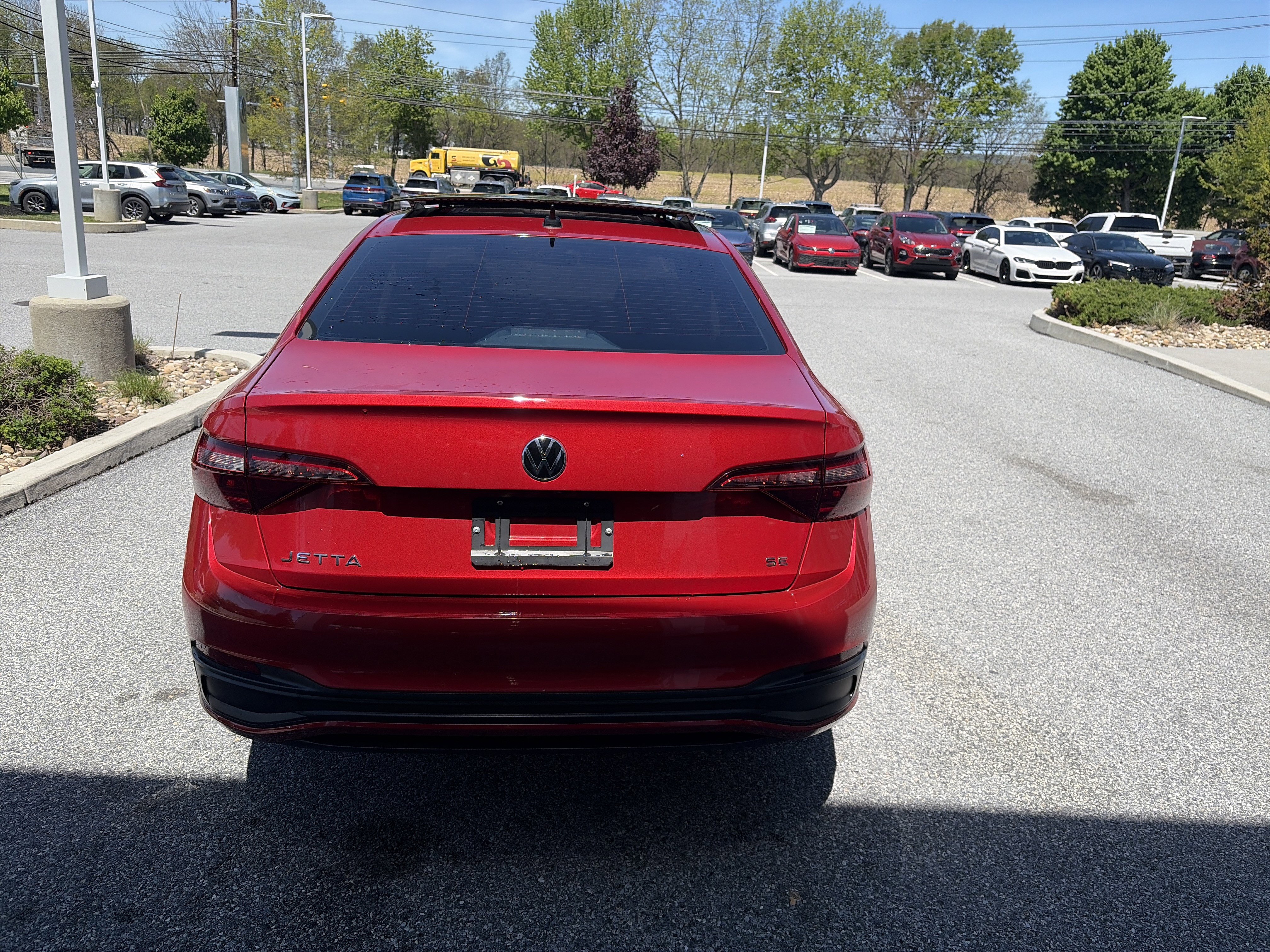 Used 2024 Volkswagen Jetta SE w/ Panoramic Sunroof Package FWD image 6