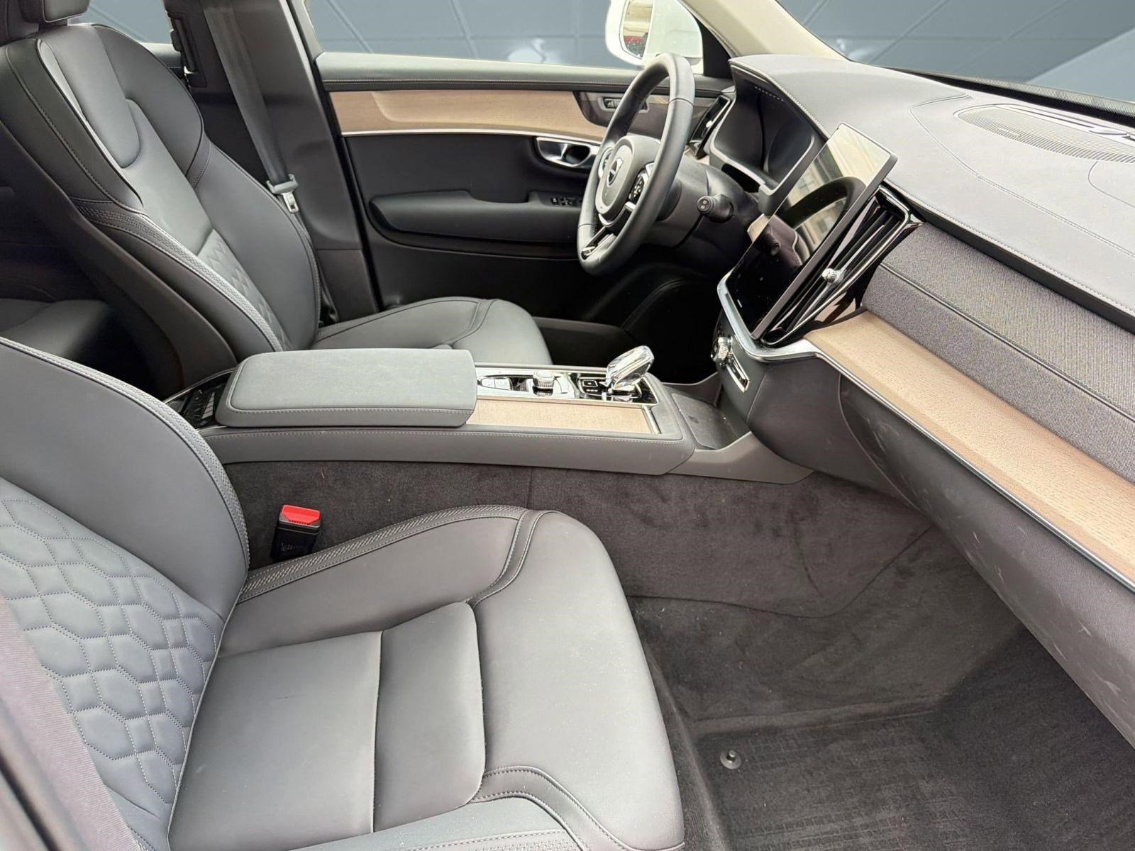 Certified 2025 Volvo XC90 B6 Plus w/ Protection Package Premier AWD/4WD image 30