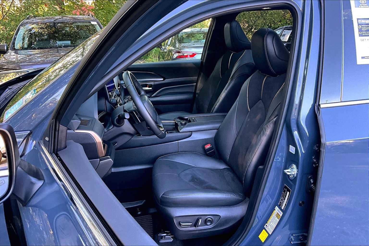 Used 2024 Toyota Grand Highlander AWD Hybrid image 8