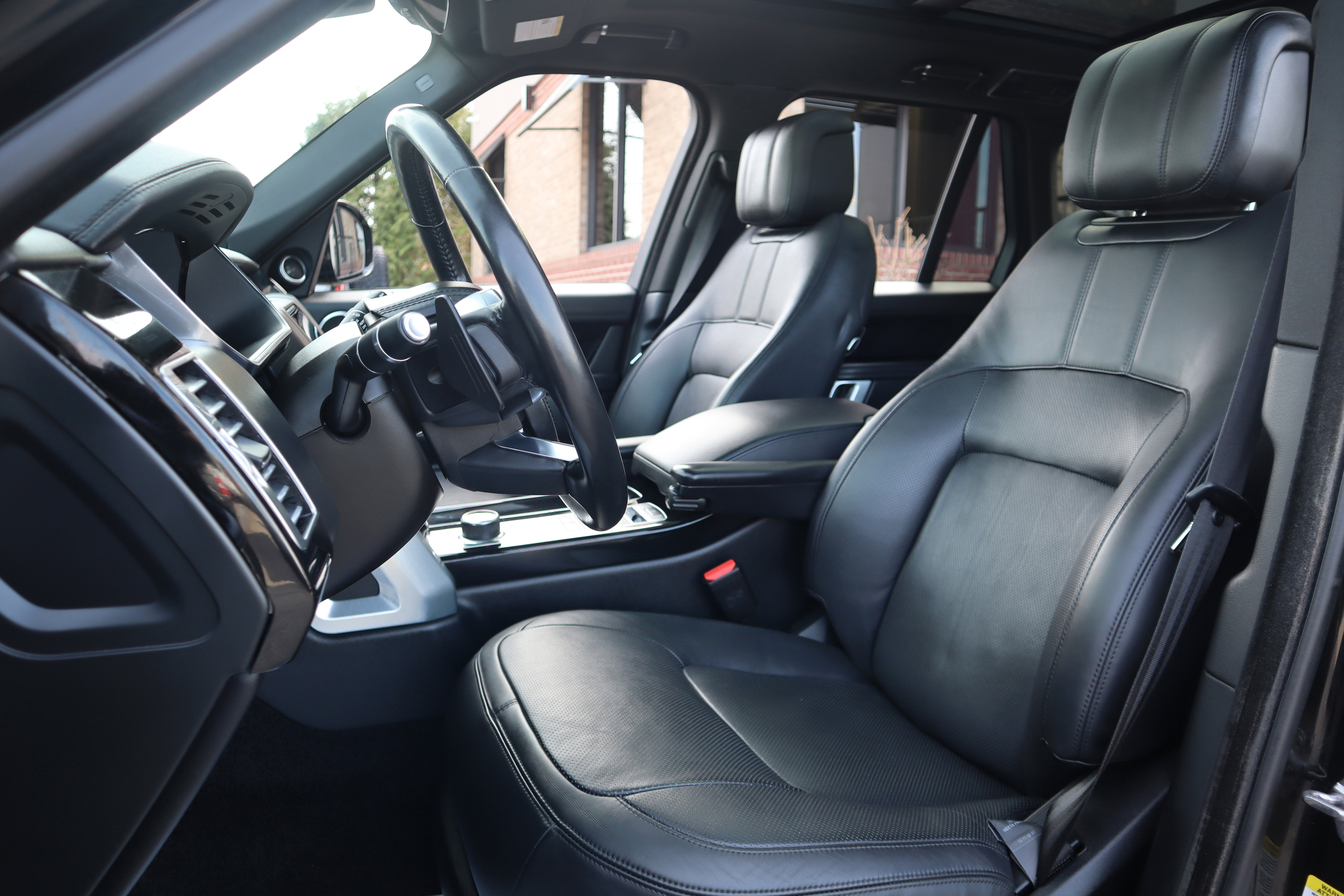 Used 2020 Land Rover Range Rover HSE image 31