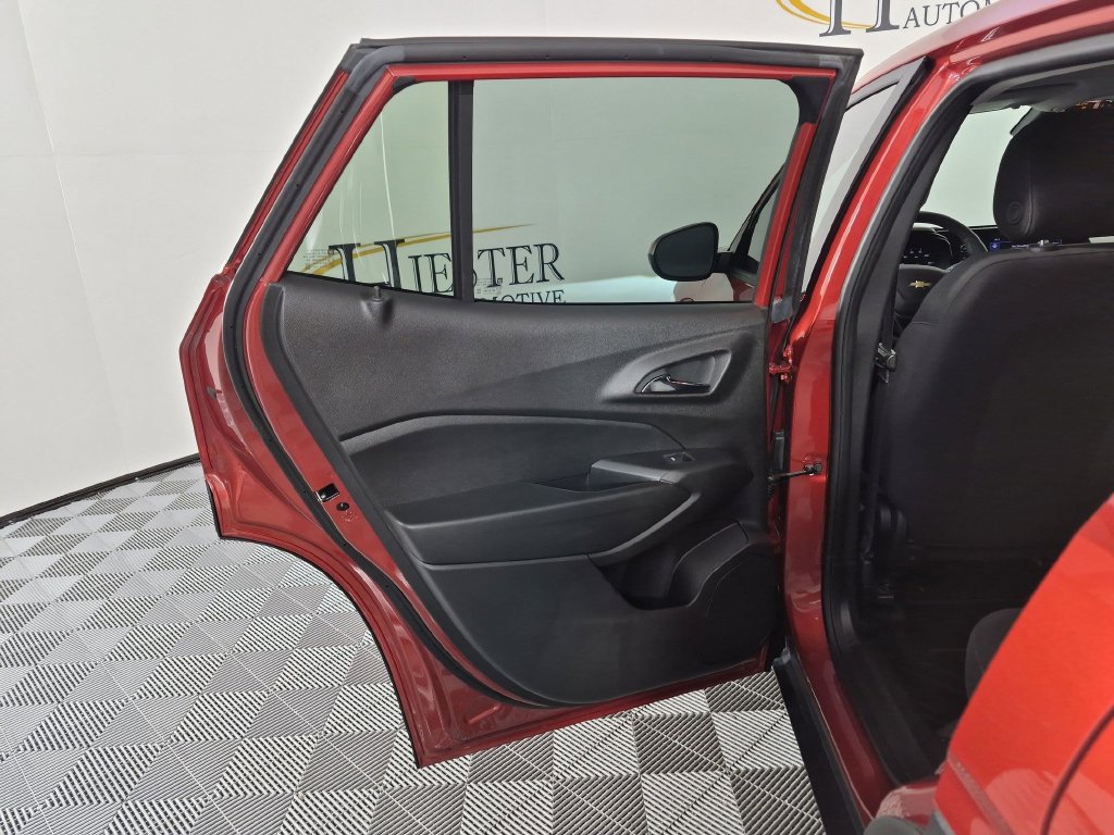 Certified 2024 Chevrolet Trax LS w/ LS Convenience Package FWD image 28