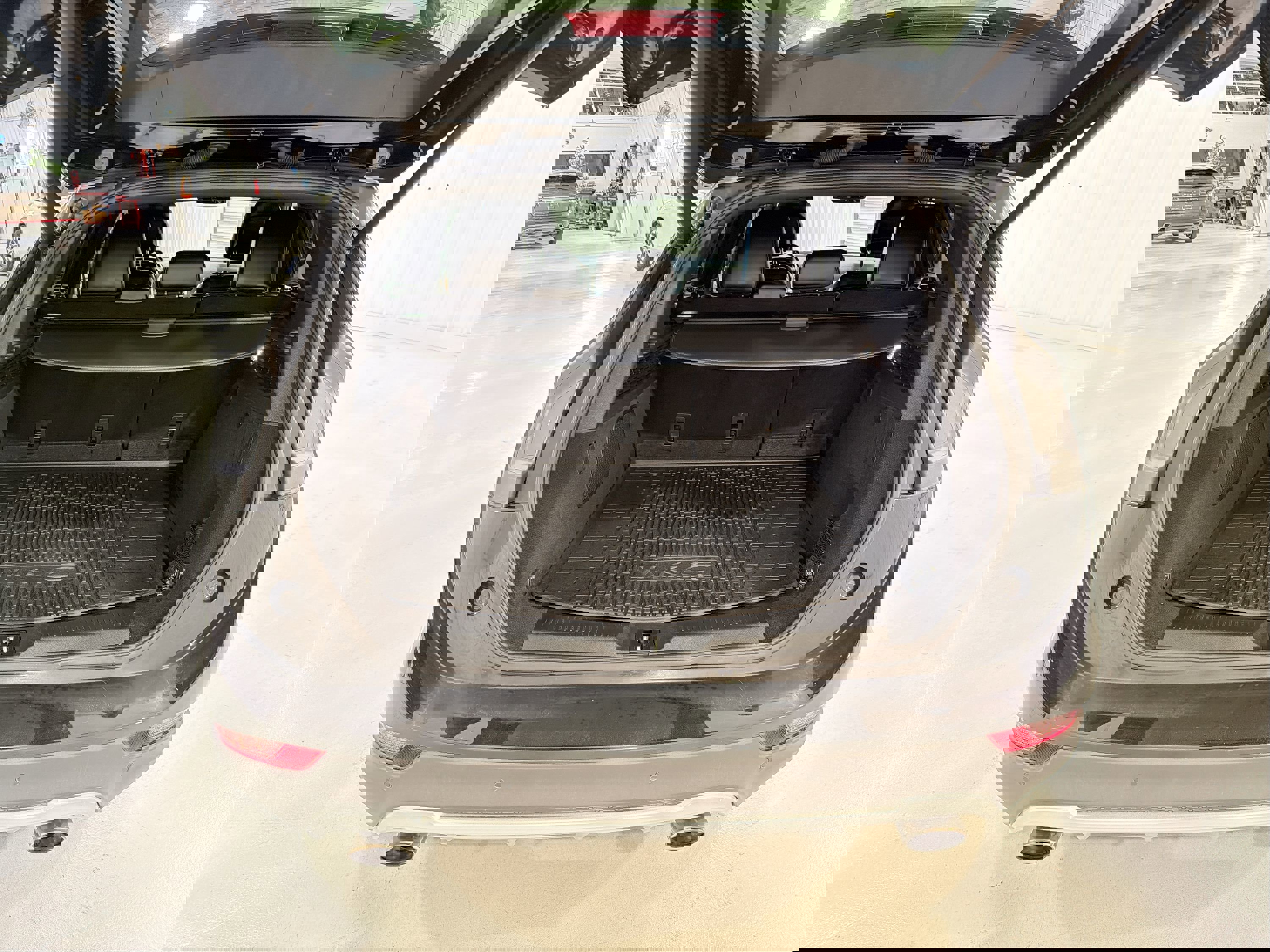 Used 2018 Lincoln MKC Select w/ Select Plus Package image 27