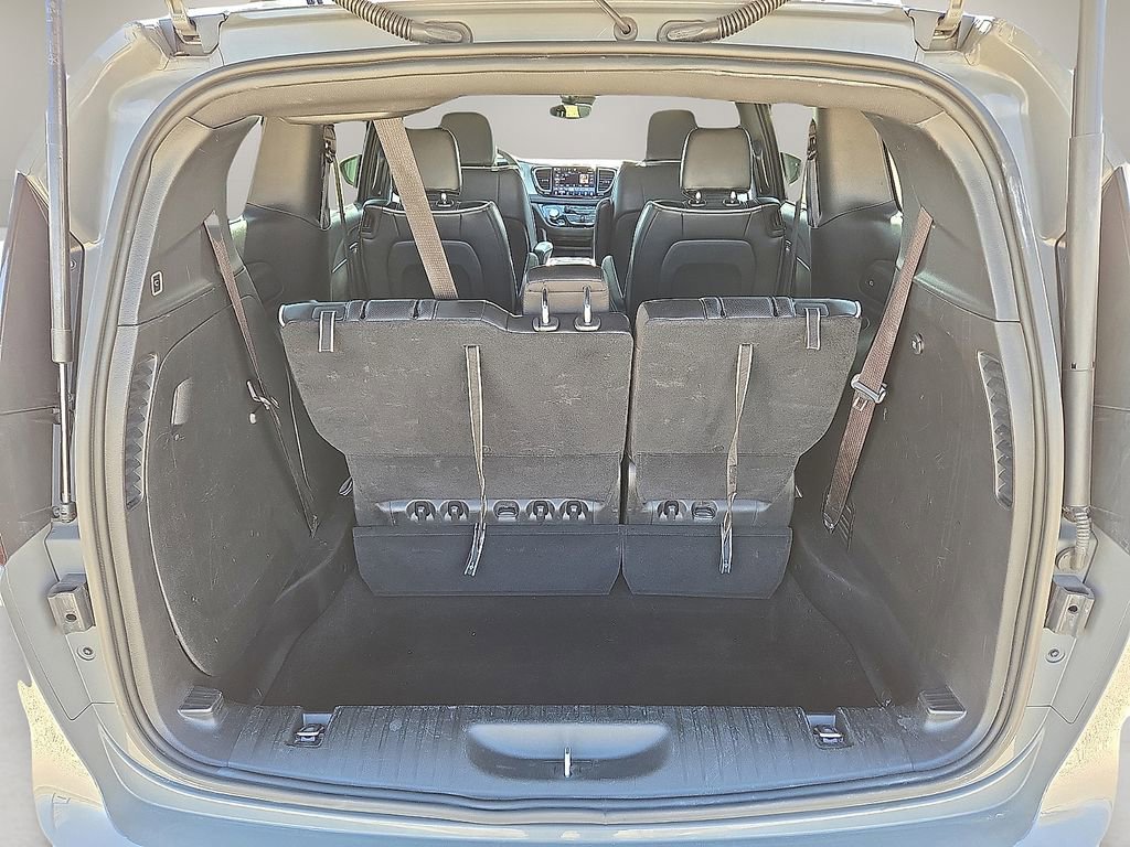 Used 2025 Chrysler Pacifica Limited image 14