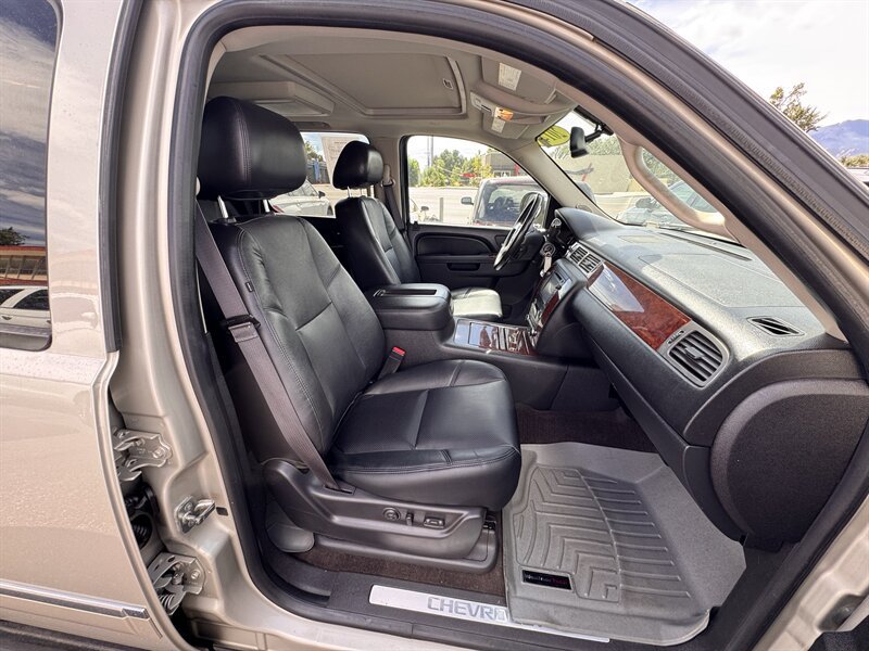 Used 2014 Chevrolet Tahoe LTZ AWD/4WD image 34