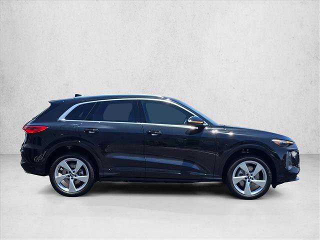 Used 2025 Audi Q5 Premium Plus w/ Premium Plus AWD/4WD image 4