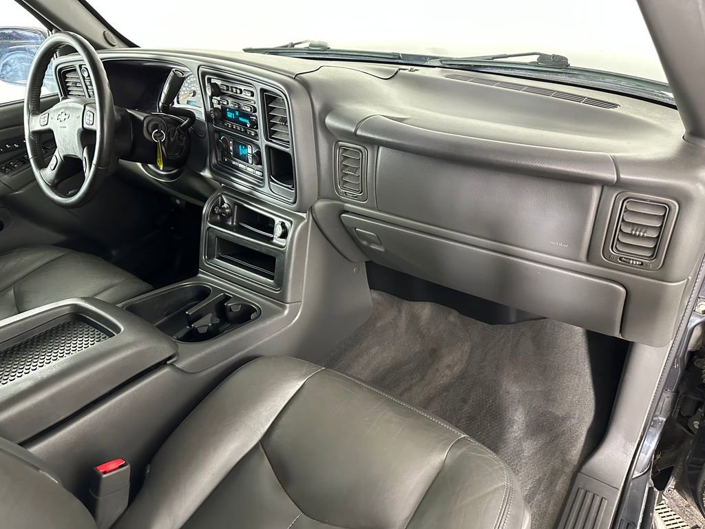 Used 2004 Chevrolet Avalanche Z71 w/ Sun And Sound Package AWD/4WD image 25