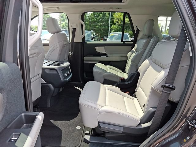 Certified 2025 Ford Expedition Active AWD/4WD image 12