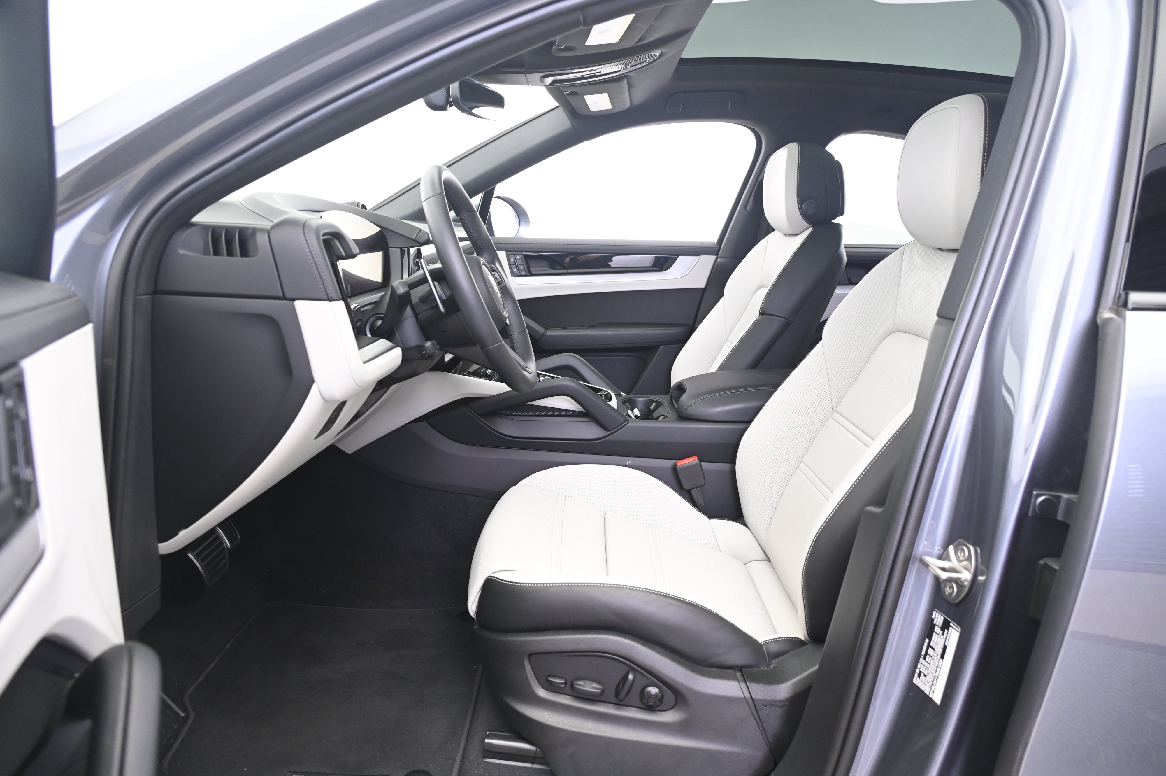Certified 2026 Porsche Cayenne S AWD/4WD image 29