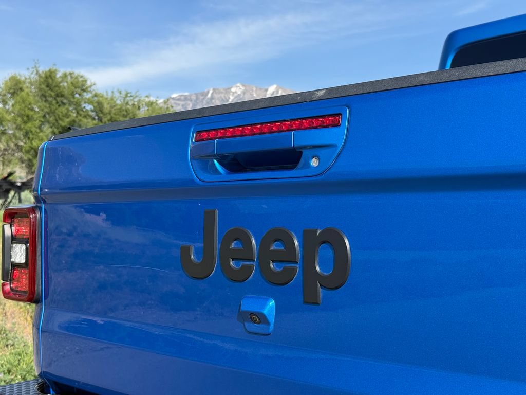Used 2023 Jeep Gladiator Overland AWD/4WD image 15