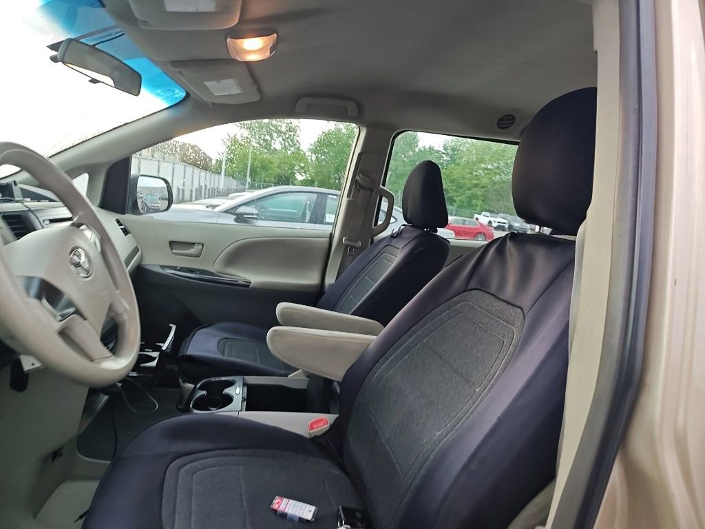 Used 2013 Toyota Sienna L FWD image 9
