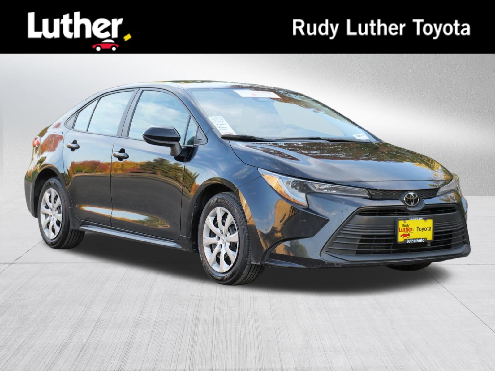 Certified 2024 Toyota Corolla LE FWD image 1