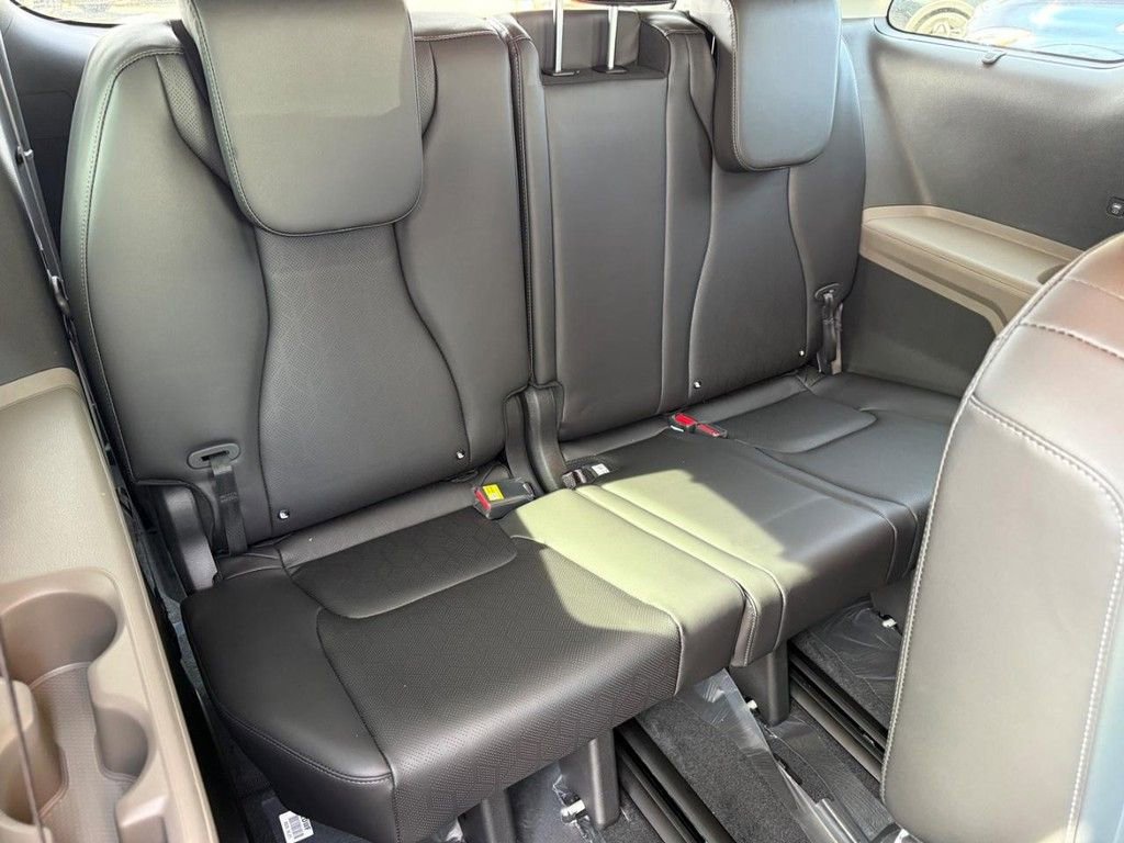 New 2026 Kia Carnival EX image 5