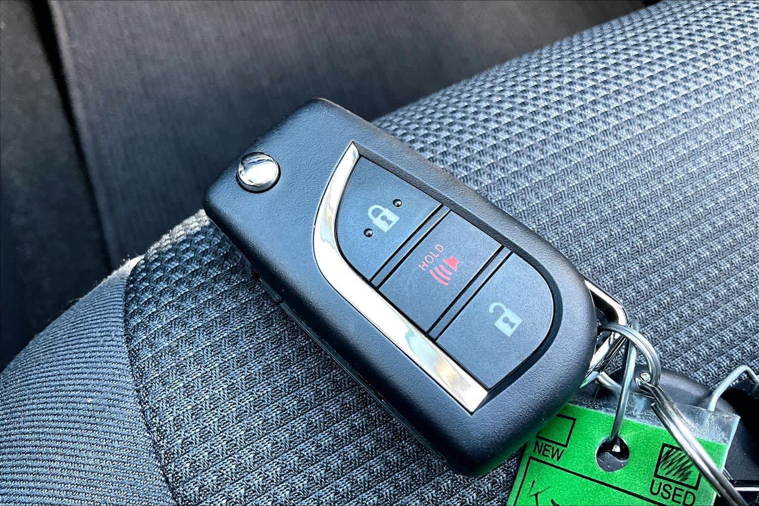 Used 2019 Toyota RAV4 LE w/ Carpet Mat Package FWD image 15