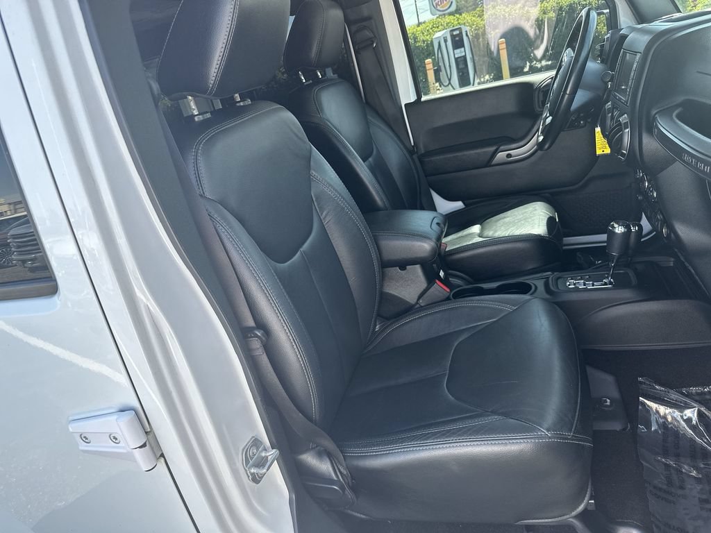 Used 2018 Jeep Wrangler Unlimited Sahara AWD/4WD image 23