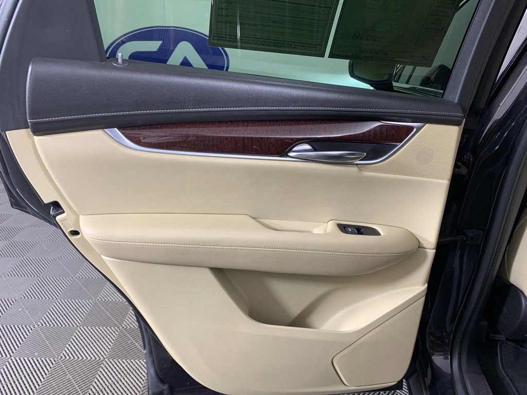 Used 2017 Cadillac XT5 Luxury w/ Driver Awareness Package image 27