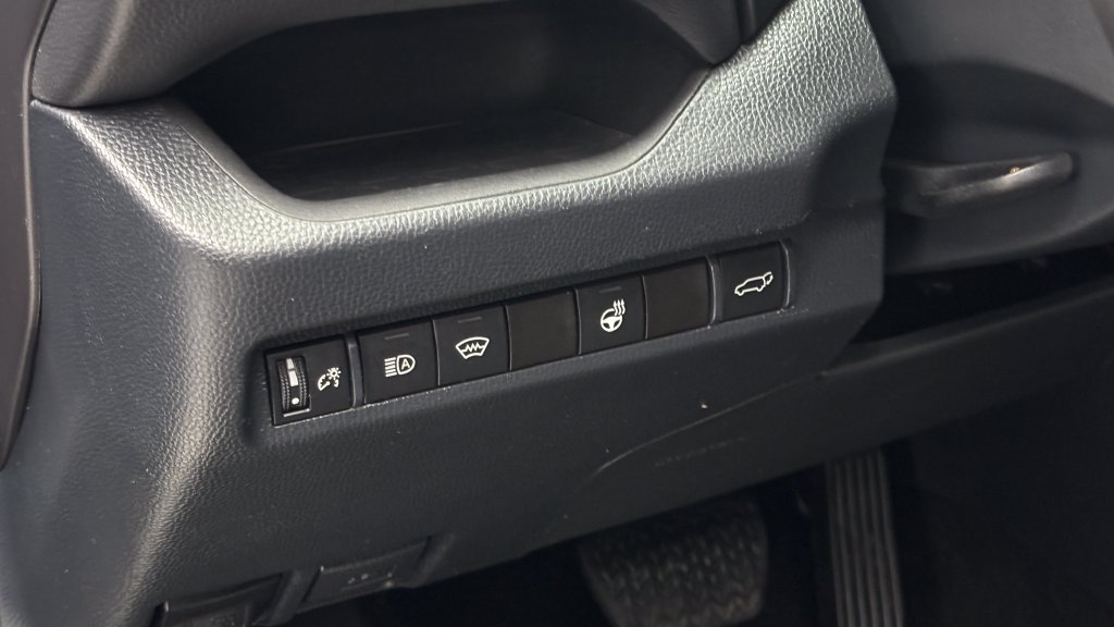 Used 2023 Toyota RAV4 XLE Premium AWD/4WD image 18