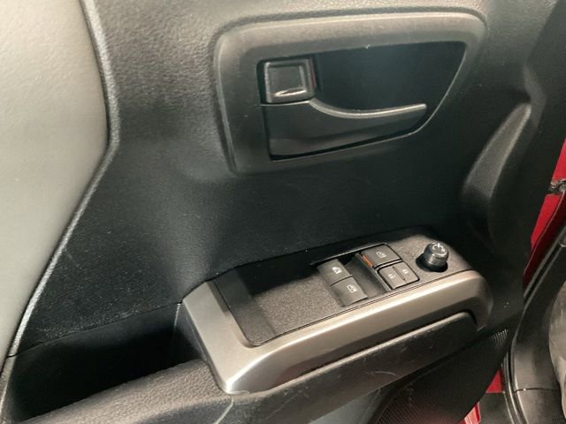 Used 2021 Toyota Tacoma SR5 AWD/4WD image 17