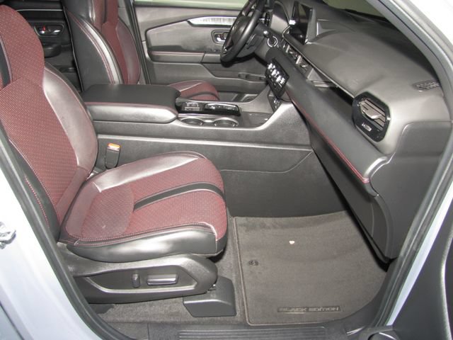 Certified 2025 Honda Pilot Black Edition image 21