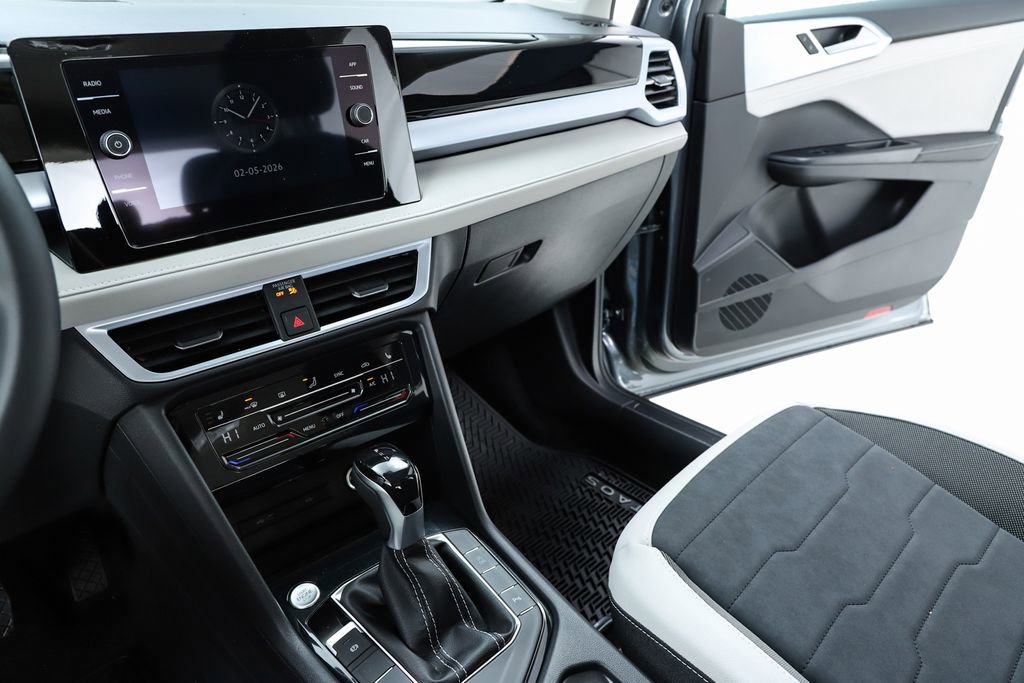 New 2026 Volkswagen Taos SE image 23