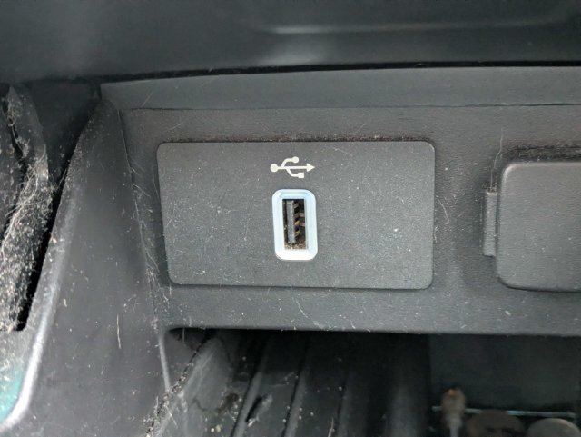 Used 2017 Ford Explorer XLT w/ Equipment Group 202A FWD image 22