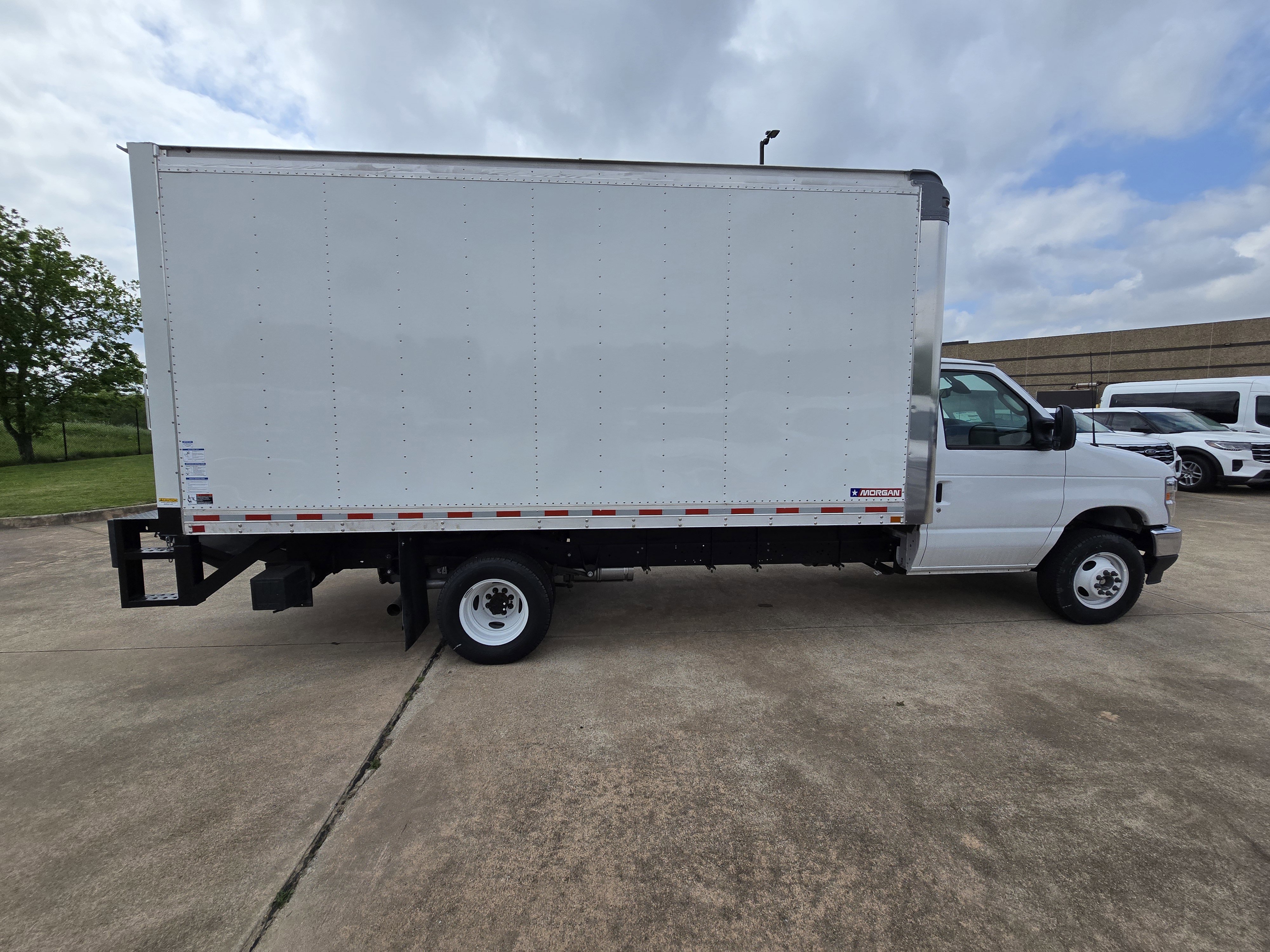 New 2026 Ford E-450 and Econoline 450 Super Duty w/ Driver's Safety Package RWD image 8