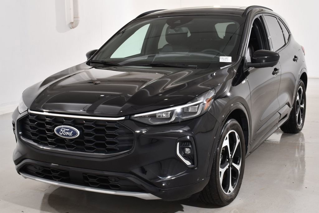 Used 2023 Ford Escape ST-Line Elite w/ Premium Technology Package image 2