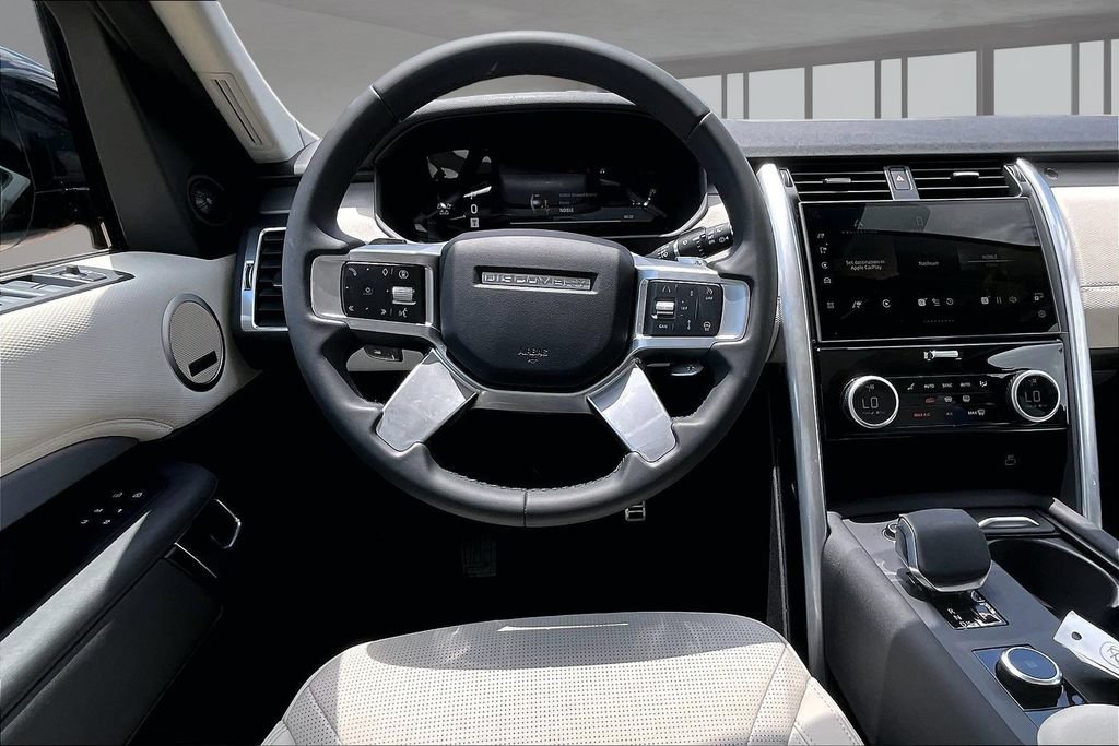 Certified 2025 Land Rover Discovery Dynamic SE AWD/4WD image 5
