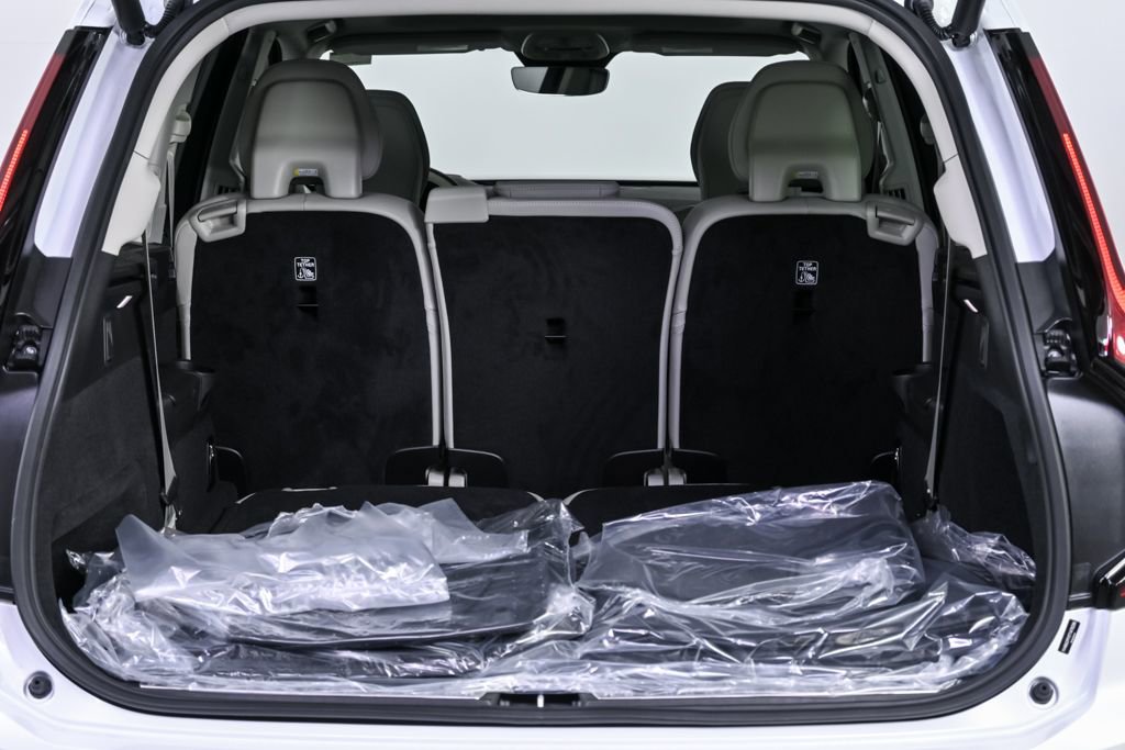 Used 2026 Volvo XC90 B6 Ultra w/ Protection Package AWD/4WD image 33