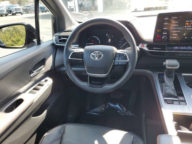 Used 2022 Toyota Sienna XSE image 11