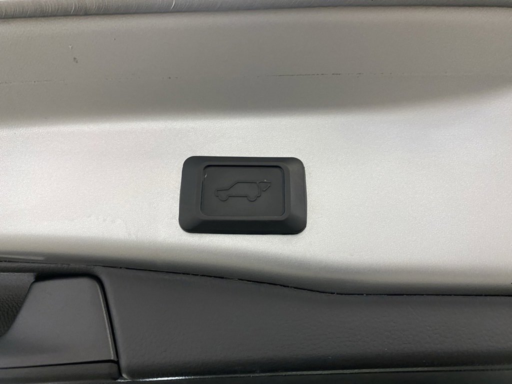 Used 2022 Toyota RAV4 XLE Premium image 13