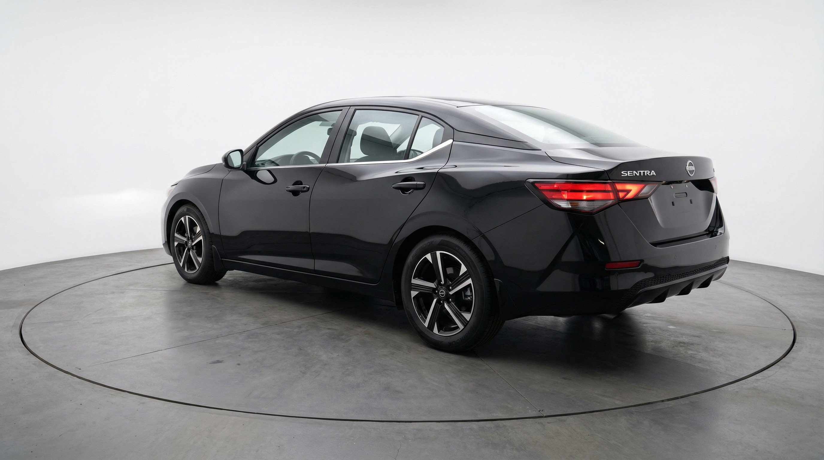 Used 2025 Nissan Sentra SV image 6