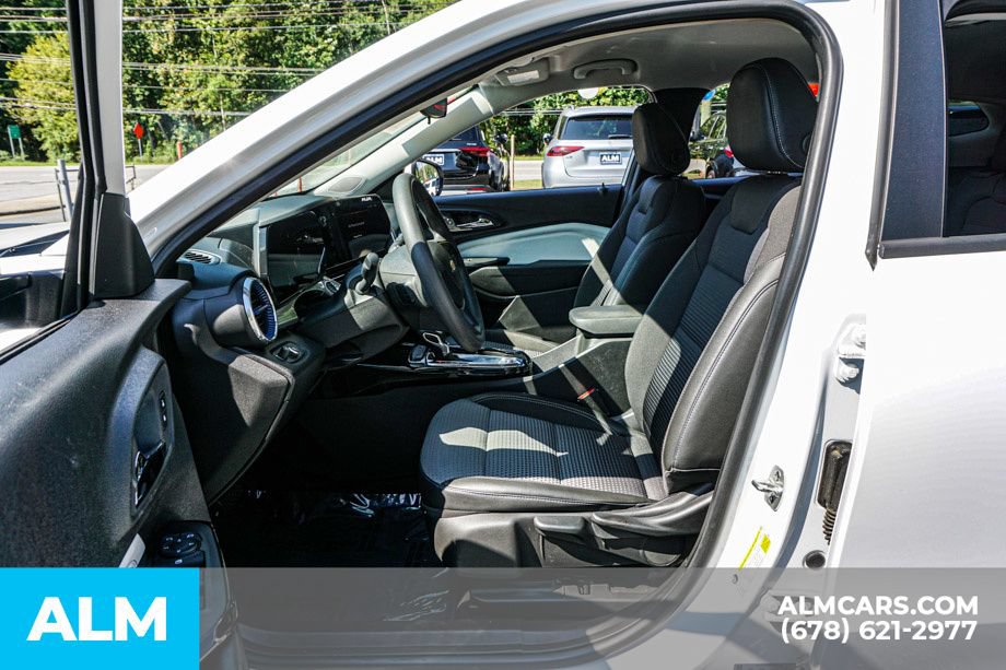Used 2025 Chevrolet Trax LT FWD image 18