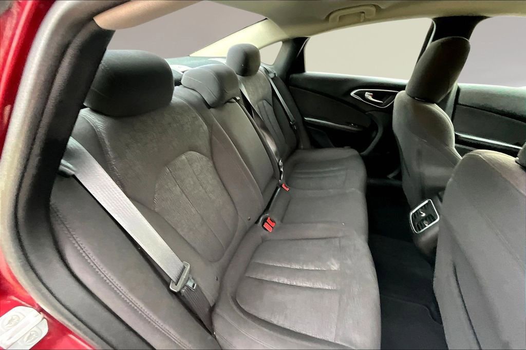 Used 2015 Chrysler 200 Limited w/ Convenience Group image 23