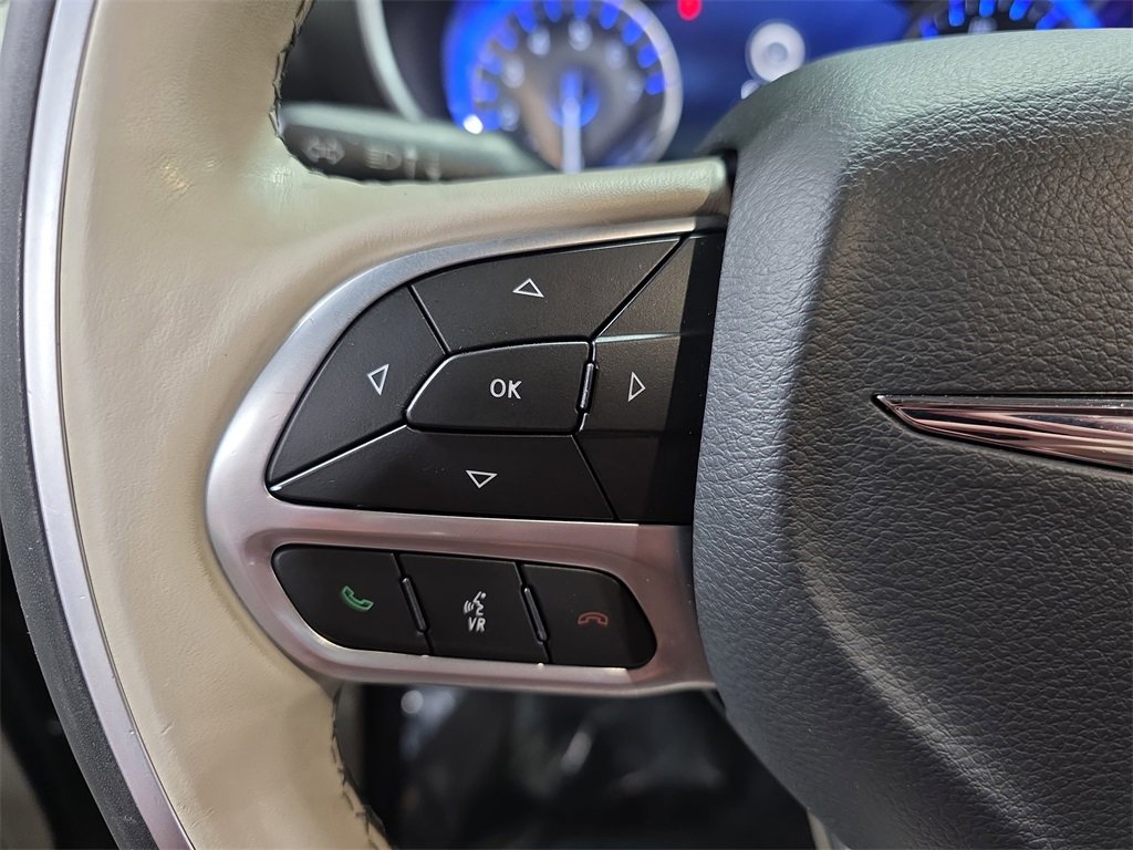 Used 2020 Chrysler Pacifica Limited image 16