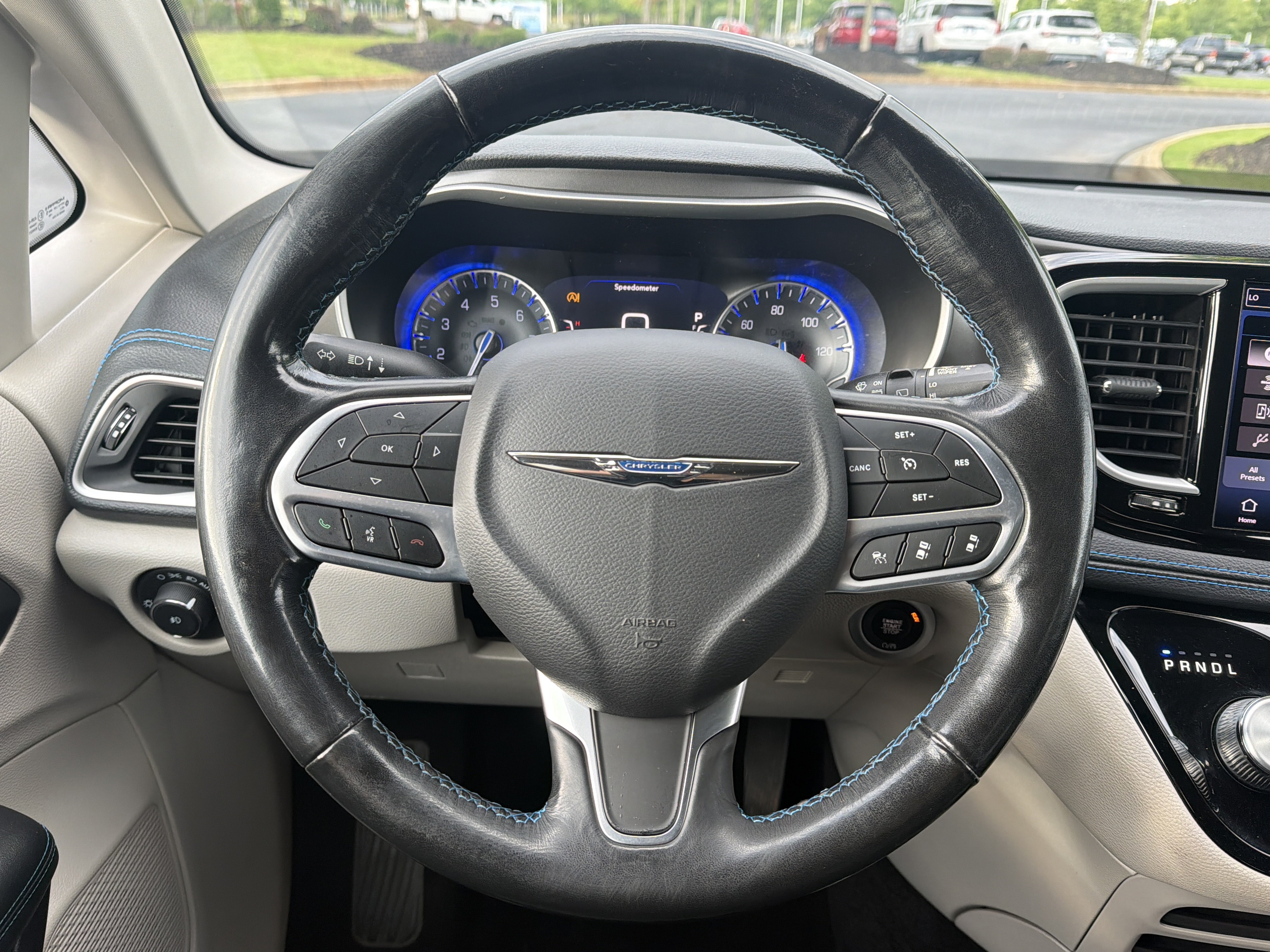 Used 2021 Chrysler Pacifica Touring-L FWD image 17